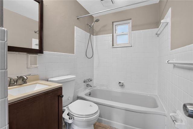 93 W Bruceton Rd, Pleasant Hills, PA 15236
