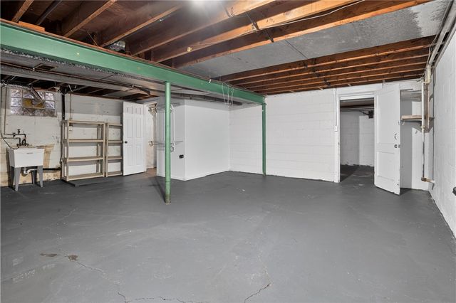 93 W Bruceton Rd, Pleasant Hills, PA 15236