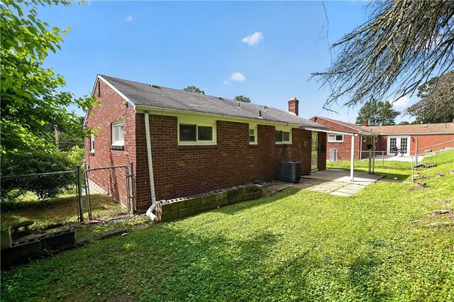 93 W Bruceton Rd, Pleasant Hills, PA 15236