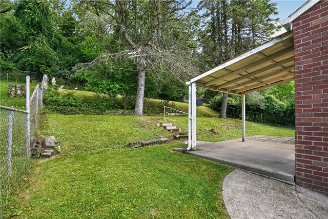 93 W Bruceton Rd, Pleasant Hills, PA 15236