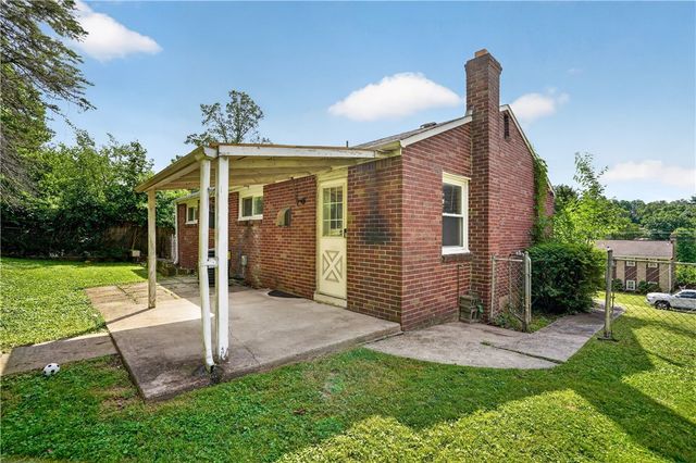 93 W Bruceton Rd, Pleasant Hills, PA 15236