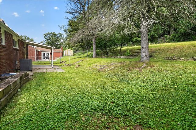 93 W Bruceton Rd, Pleasant Hills, PA 15236