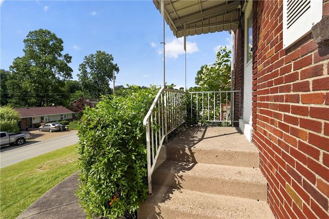 93 W Bruceton Rd, Pleasant Hills, PA 15236