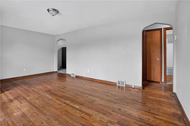 93 W Bruceton Rd, Pleasant Hills, PA 15236