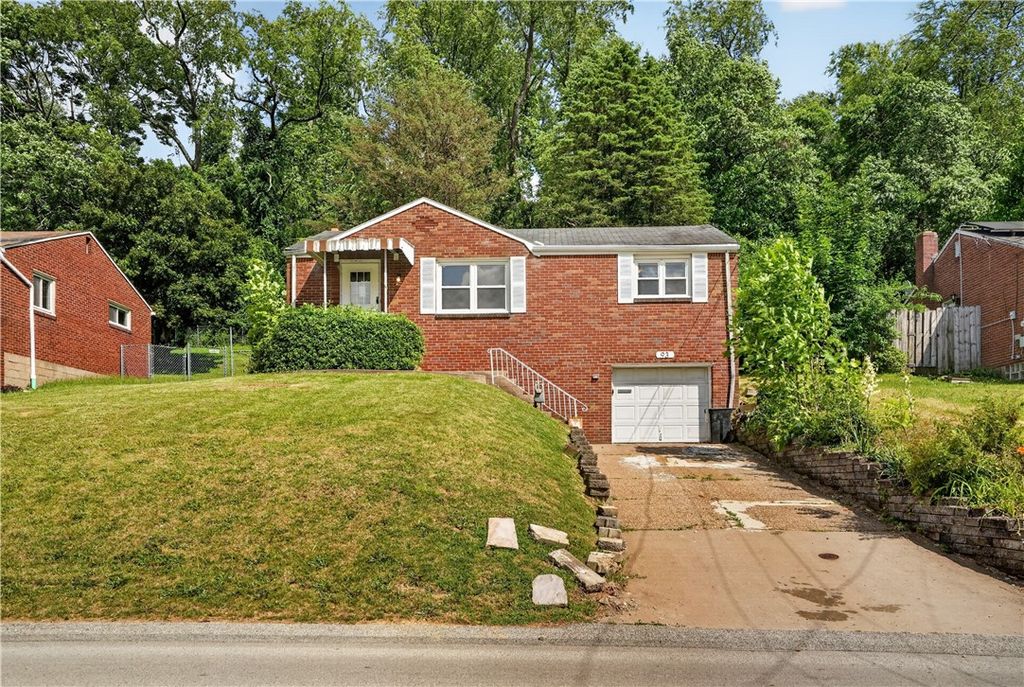 93 W Bruceton Rd, Pleasant Hills, PA 15236