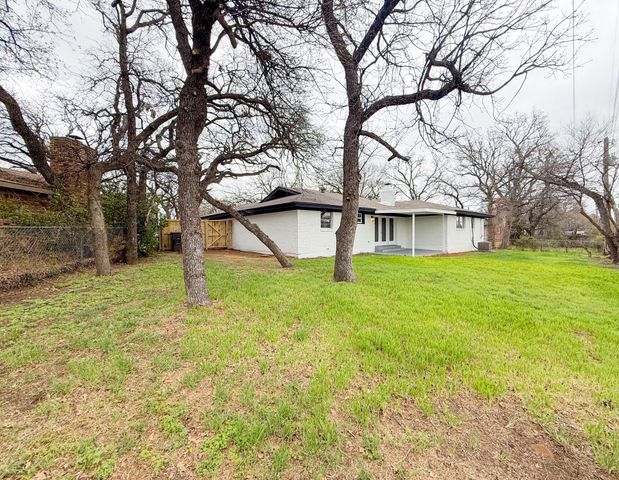 1412 Grantland Circle, Fort Worth, TX 76112