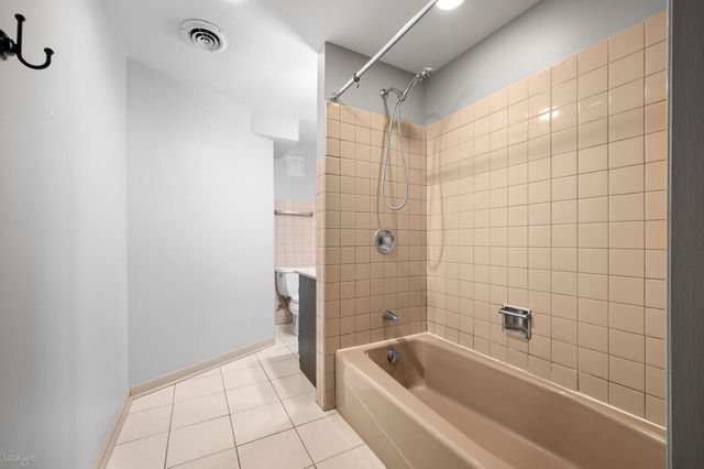 2411 N Burling Street, Chicago, IL 60614