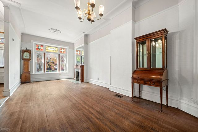 2411 N Burling Street, Chicago, IL 60614