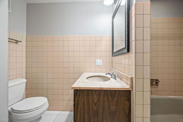 2411 N Burling Street, Chicago, IL 60614