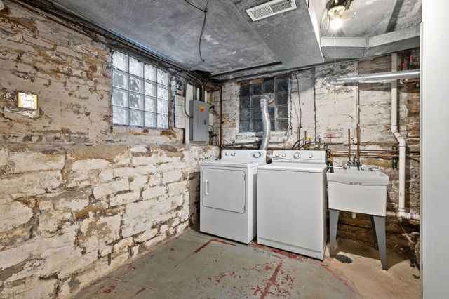 2411 N Burling Street, Chicago, IL 60614