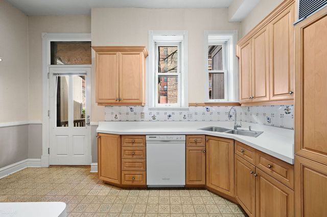 2411 N Burling Street, Chicago, IL 60614