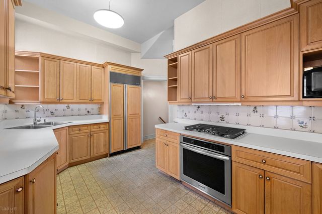 2411 N Burling Street, Chicago, IL 60614
