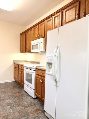 471 26th Avenue NE C, Hickory, NC 28601