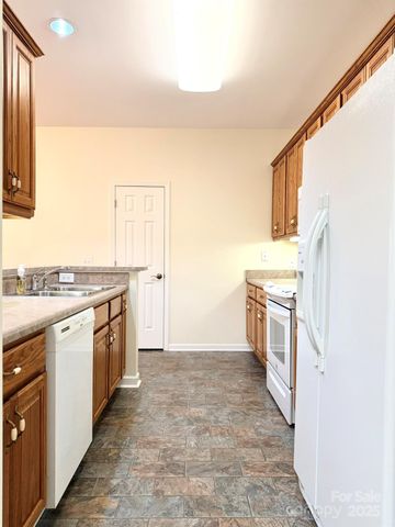 471 26th Avenue NE C, Hickory, NC 28601