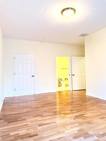 471 26th Avenue NE C, Hickory, NC 28601