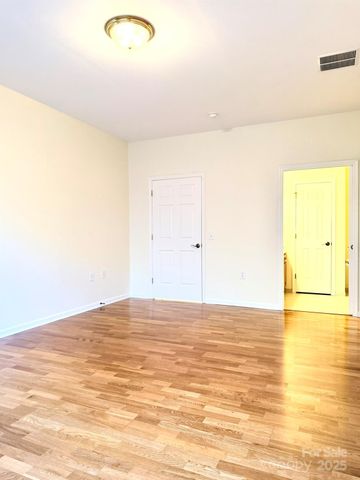 471 26th Avenue NE C, Hickory, NC 28601