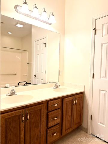 471 26th Avenue NE C, Hickory, NC 28601