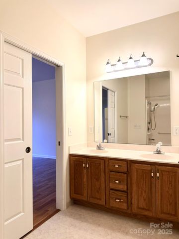 471 26th Avenue NE C, Hickory, NC 28601