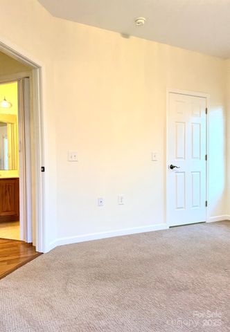 471 26th Avenue NE C, Hickory, NC 28601