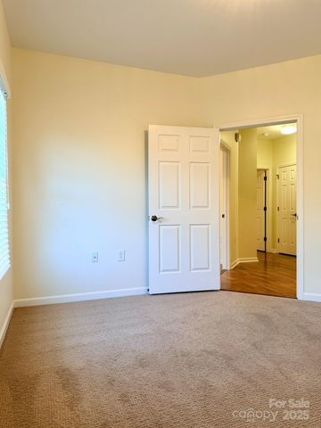 471 26th Avenue NE C, Hickory, NC 28601