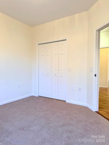 471 26th Avenue NE C, Hickory, NC 28601