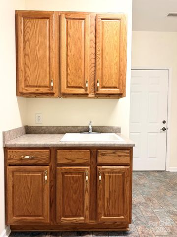 471 26th Avenue NE C, Hickory, NC 28601