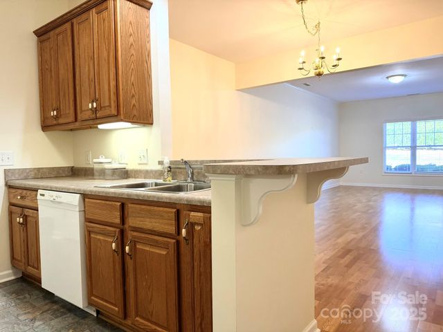 471 26th Avenue NE C, Hickory, NC 28601