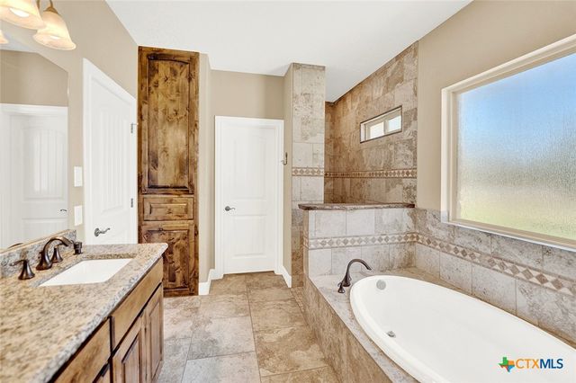 1224 Fm 3432, Adkins, TX 78101