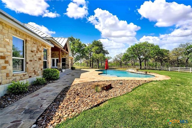 1224 Fm 3432, Adkins, TX 78101