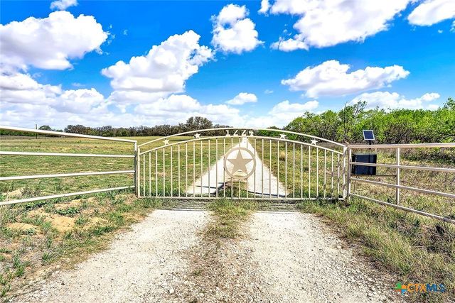 1224 Fm 3432, Adkins, TX 78101