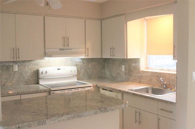 1900 N 32nd Ct, Hollywood, FL 33021