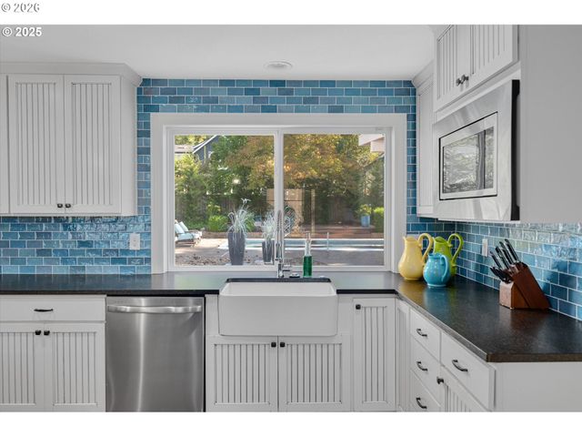 8444 Sw 58th Ave, Portland, OR 97219