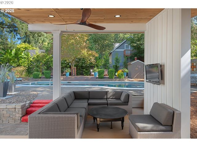 8444 Sw 58th Ave, Portland, OR 97219