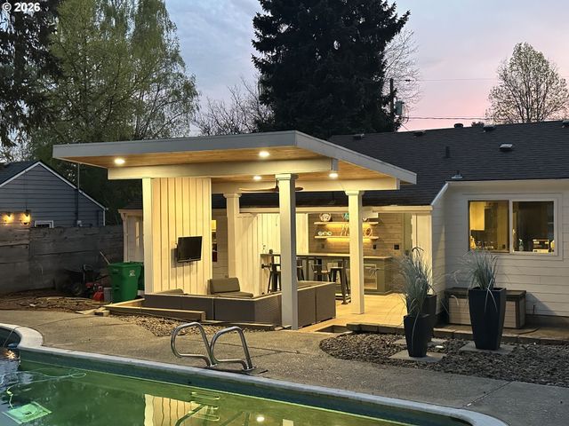 8444 Sw 58th Ave, Portland, OR 97219