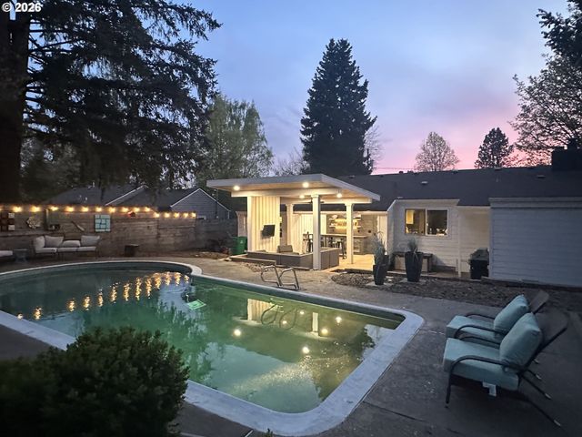 8444 Sw 58th Ave, Portland, OR 97219