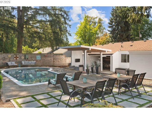 8444 Sw 58th Ave, Portland, OR 97219