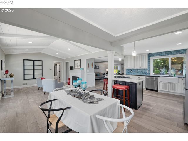 8444 Sw 58th Ave, Portland, OR 97219