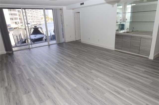 16531 NE 35th Ave 103, North Miami Beach, FL 33160