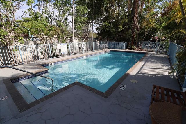 16531 NE 35th Ave 103, North Miami Beach, FL 33160