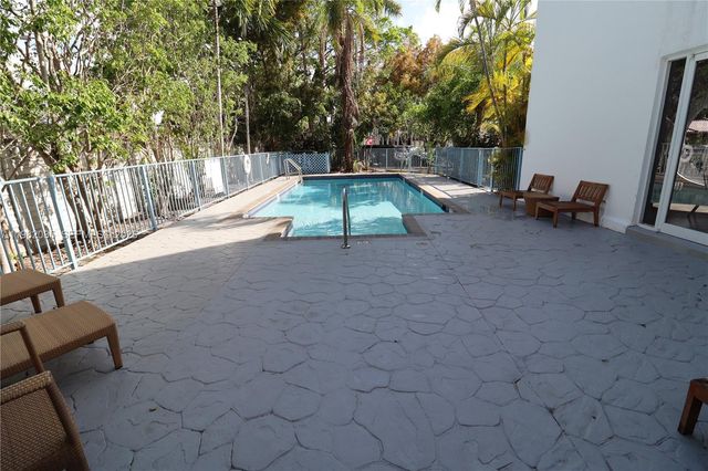 16531 NE 35th Ave 103, North Miami Beach, FL 33160