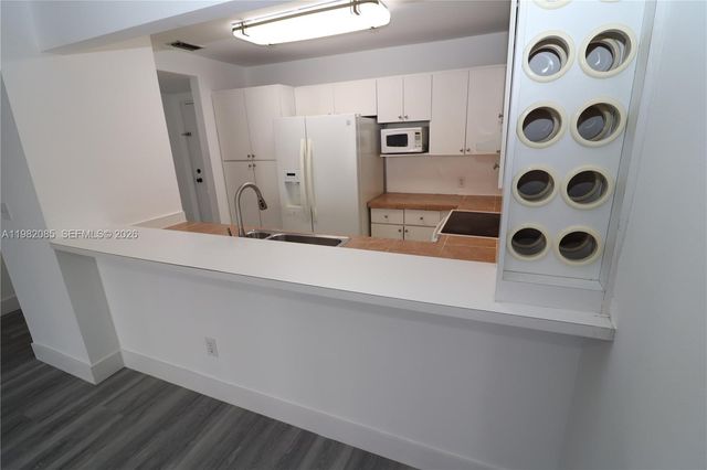 16531 NE 35th Ave 103, North Miami Beach, FL 33160