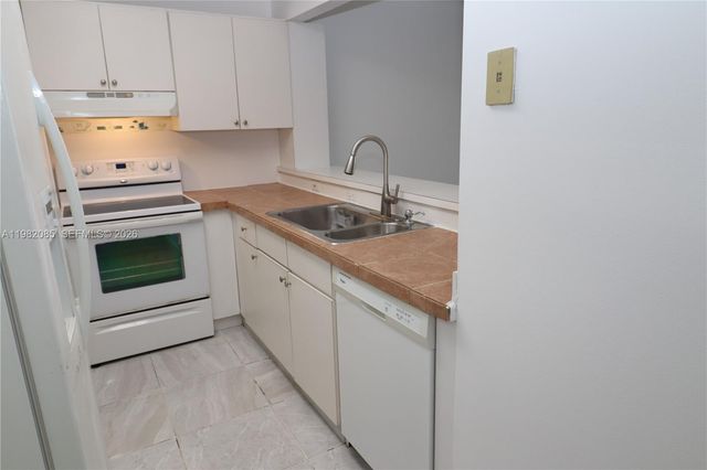 16531 NE 35th Ave 103, North Miami Beach, FL 33160