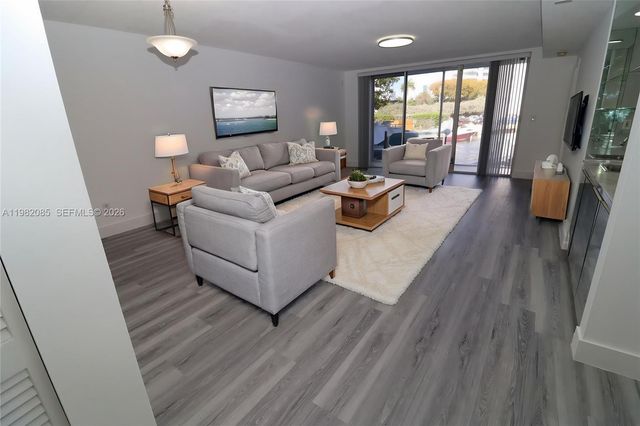 16531 NE 35th Ave 103, North Miami Beach, FL 33160