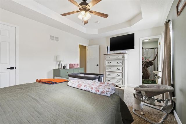 2708 E Hickory Court, Tonganoxie, KS 66086