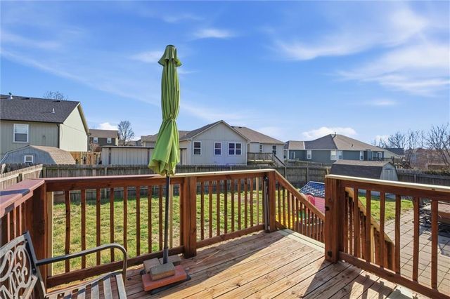 2708 E Hickory Court, Tonganoxie, KS 66086