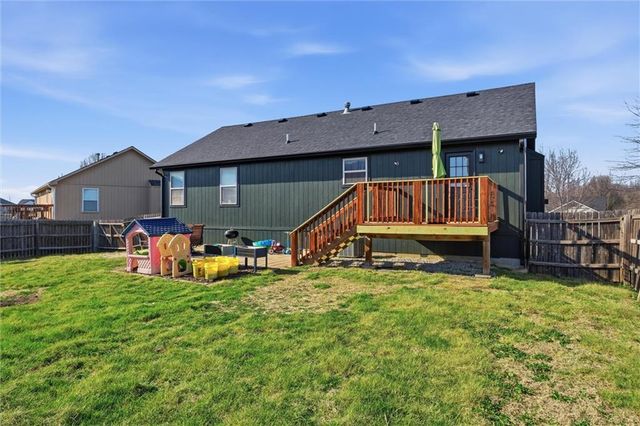 2708 E Hickory Court, Tonganoxie, KS 66086