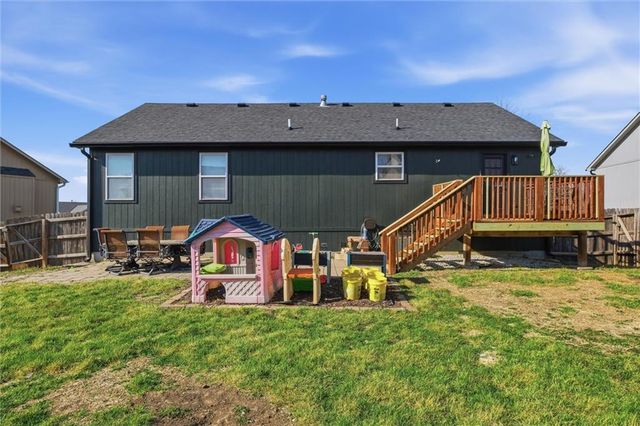 2708 E Hickory Court, Tonganoxie, KS 66086