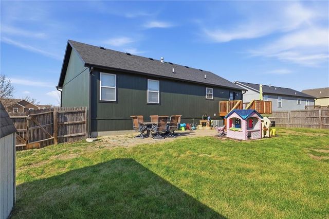 2708 E Hickory Court, Tonganoxie, KS 66086