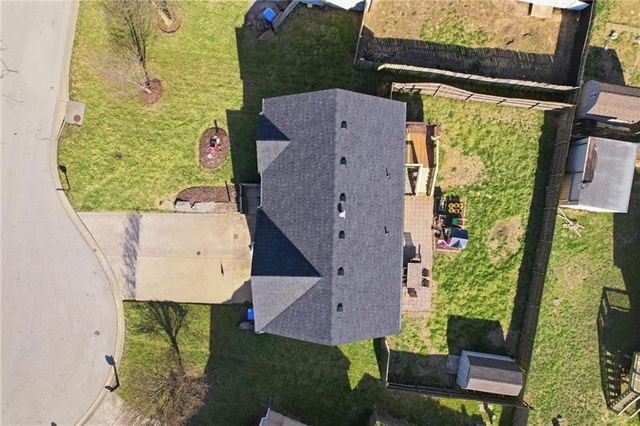 2708 E Hickory Court, Tonganoxie, KS 66086