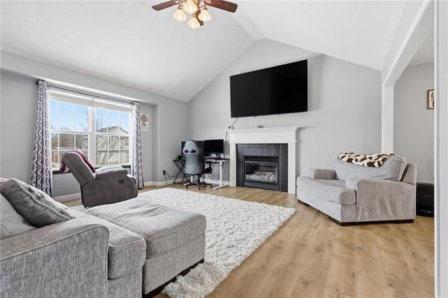 2708 E Hickory Court, Tonganoxie, KS 66086